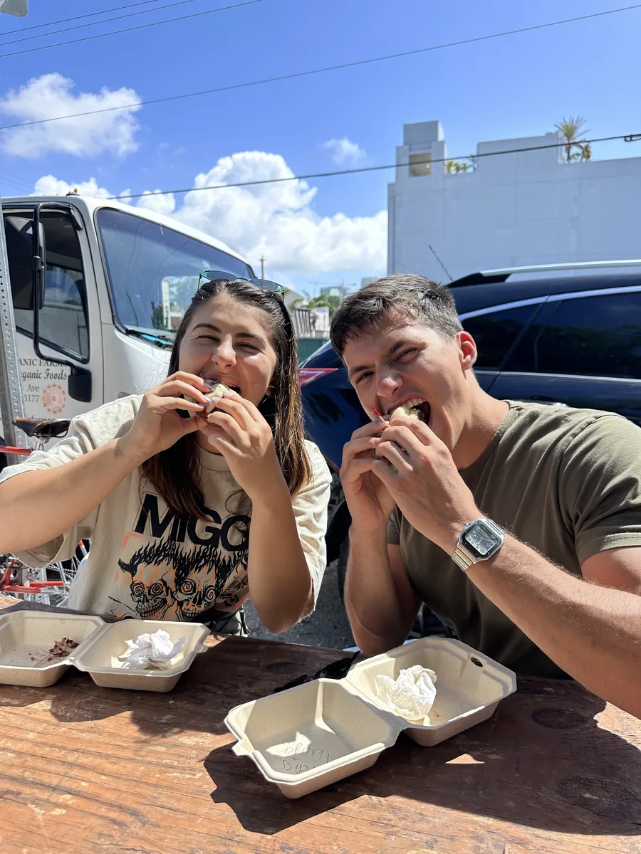 Enjoying some plant-based sandwiches with my VIP client Bianca Andreescu, US and Canadian Open Tennis Champion and Grand Slammer, at the Coconut Grove Farmer's Market.